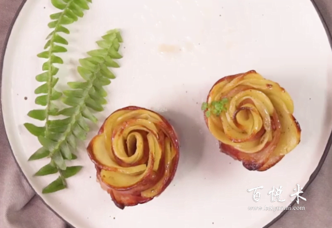 好看又好吃的土豆培根玫瑰卷，葷素搭配，焦香味美，家人都愛吃